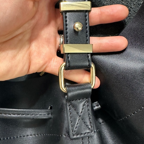 Vince Camuto genuine leather bucket bag - Picture 4 of 9